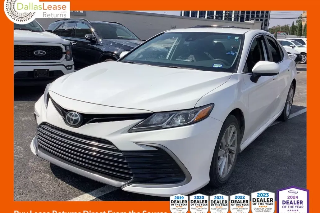 2021 Toyota Camry LE photo 1