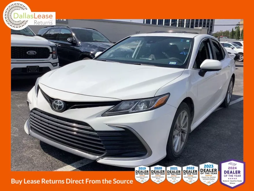 2021 Toyota Camry LE photo 1