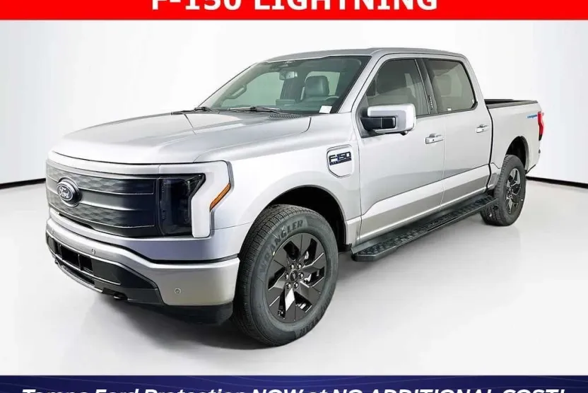 2025 Ford F-150 Lightning Lariat photo 1