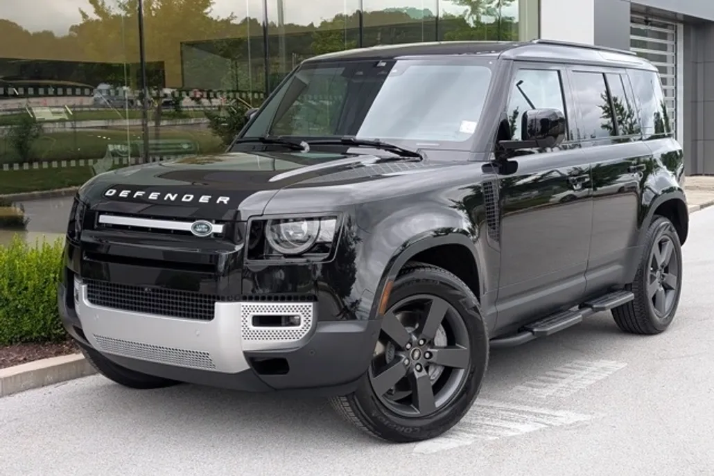 2025 Land Rover Defender 110 S photo 1