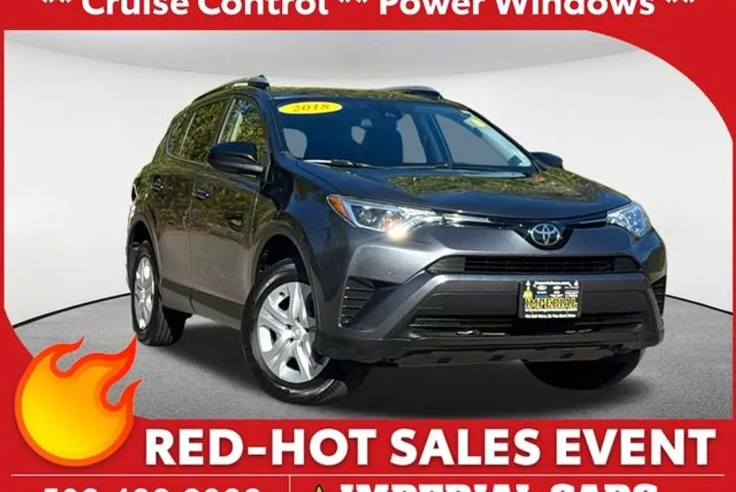 2018 Toyota RAV4 LE photo 1