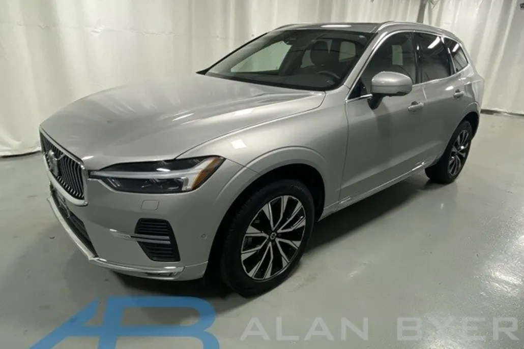 2023 Volvo XC60 B5 Plus photo 1