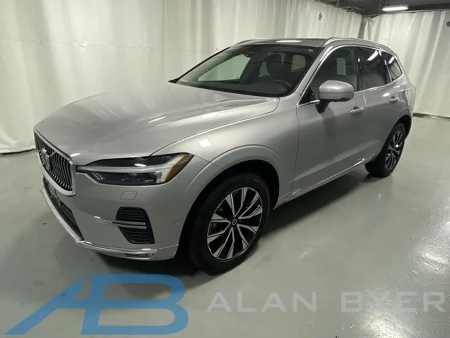 2023 Volvo XC60 B5 Plus photo 1