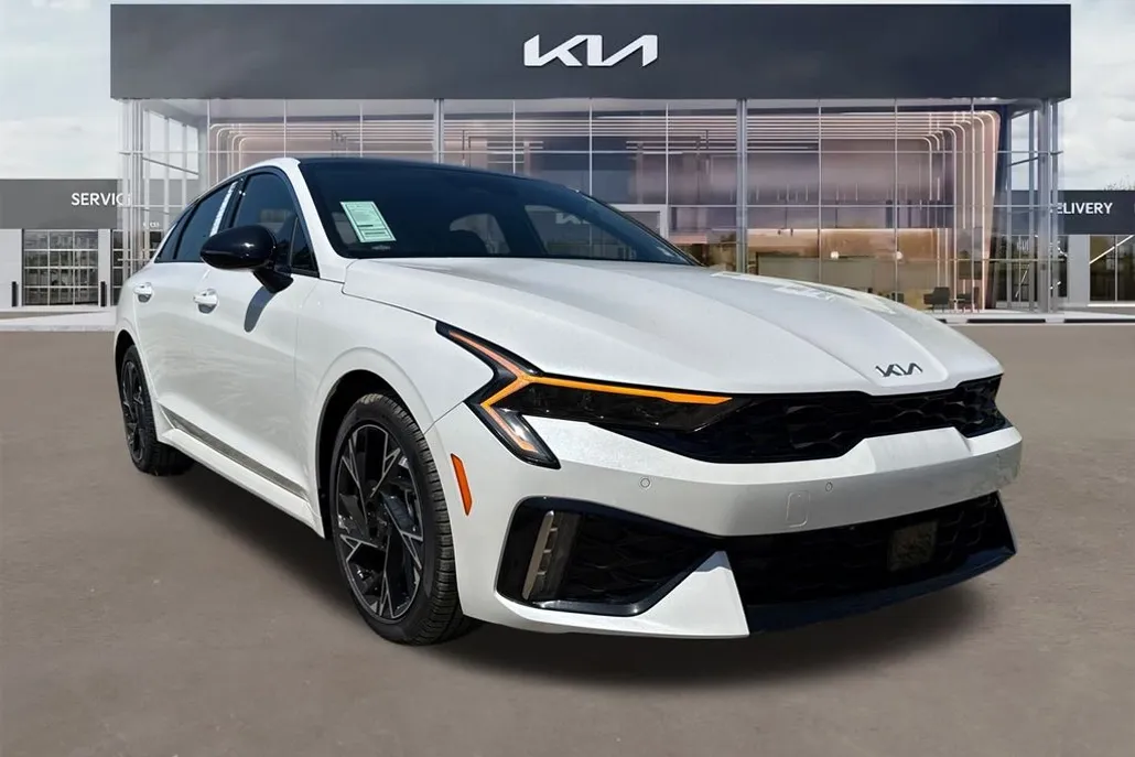 2025 Kia K5 GT-Line photo 1