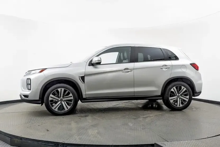 2024 Mitsubishi Outlander Sport SE photo 1