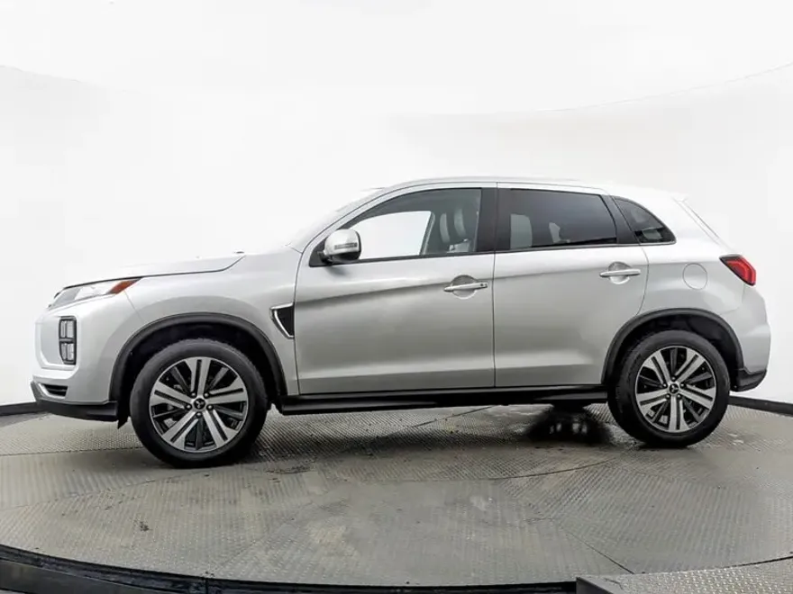 2024 Mitsubishi Outlander Sport SE photo 1