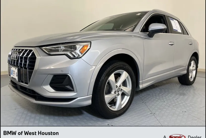 2020 Audi Q3 45 TFSI Premium photo 1