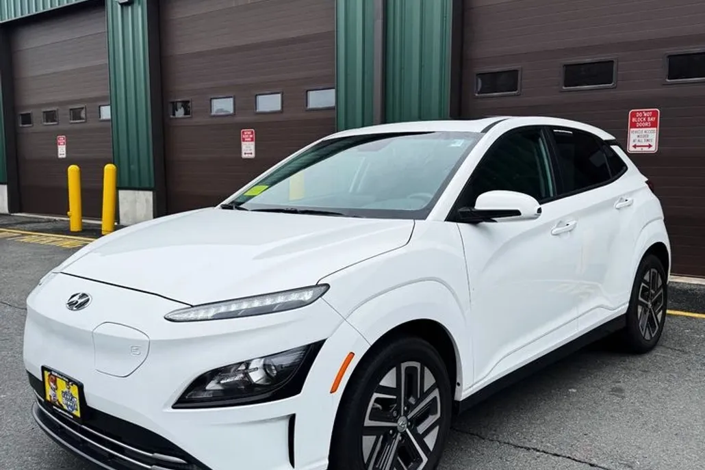 2022 Hyundai Kona Electric SEL photo 1
