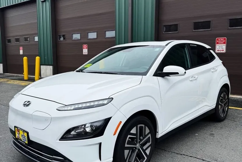 2022 Hyundai Kona Electric SEL photo 1