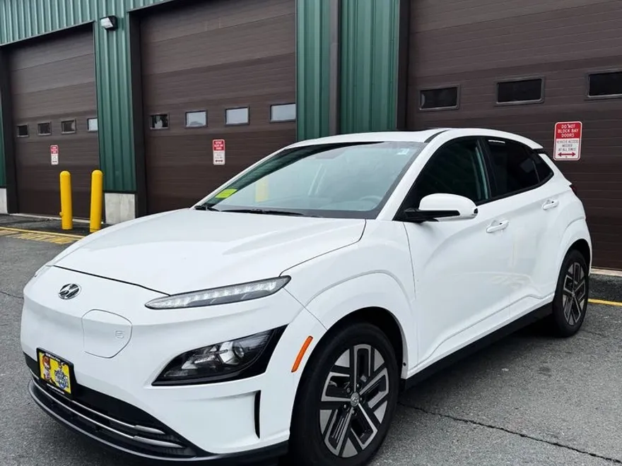 2022 Hyundai Kona Electric SEL photo 1