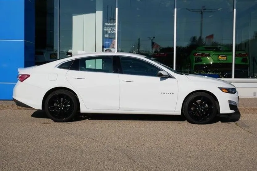 2023 Chevrolet Malibu 1LT photo 1