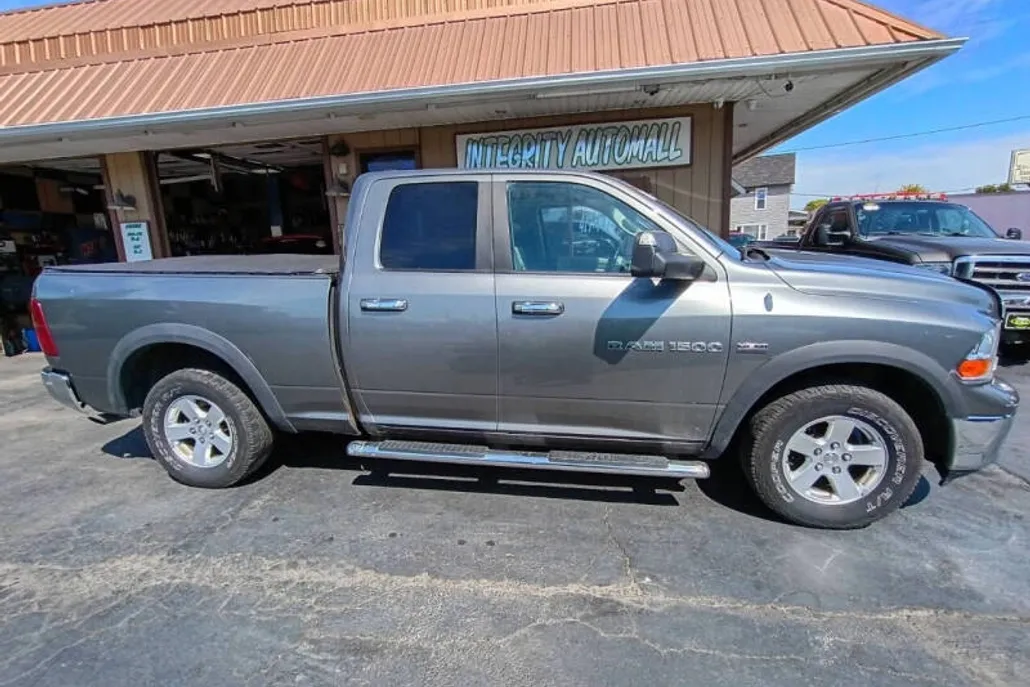 2011 Ram 1500 SLT photo 1