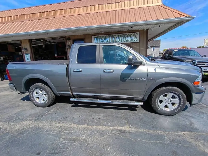 2011 Ram 1500 SLT photo 1