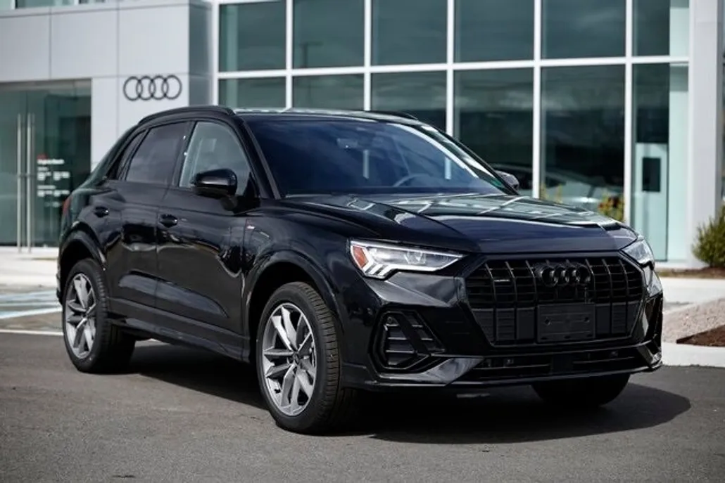 2025 Audi Q3 S line Premium photo 1