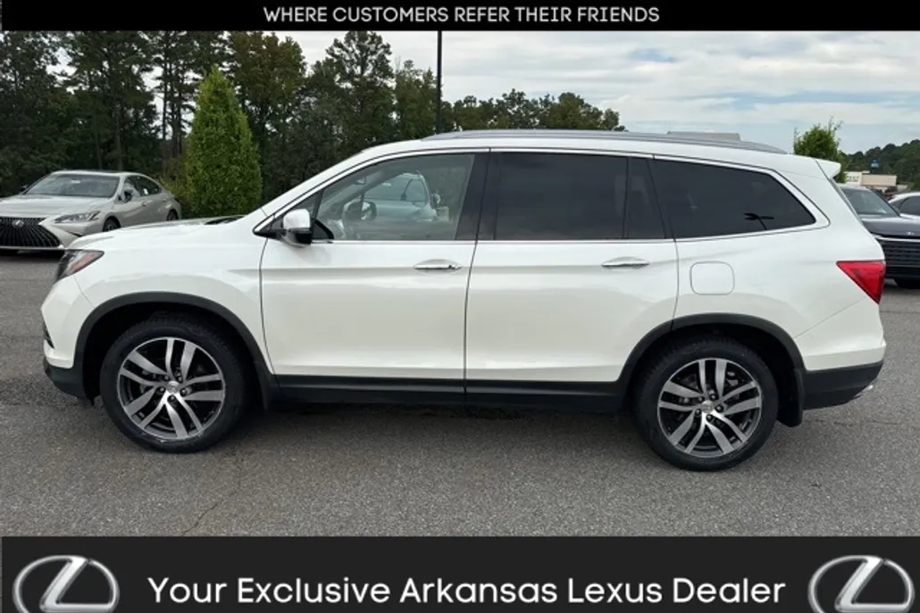 2017 Honda Pilot Elite photo 1