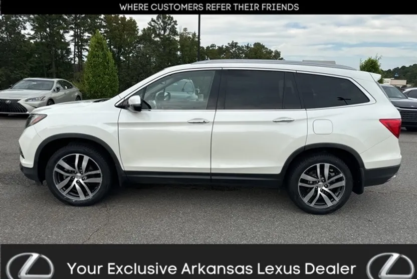 2017 Honda Pilot Elite photo 1