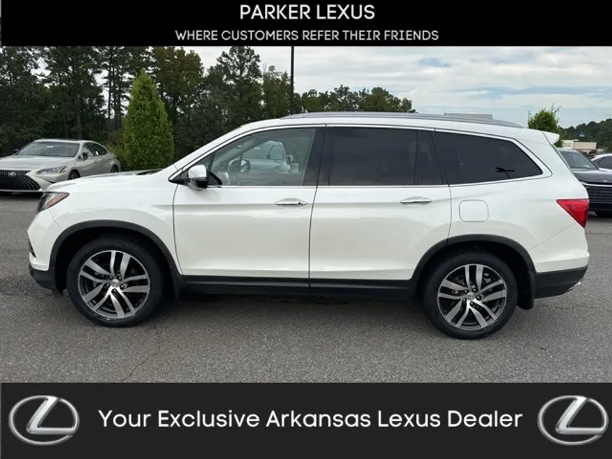 2017 Honda Pilot Elite photo 1