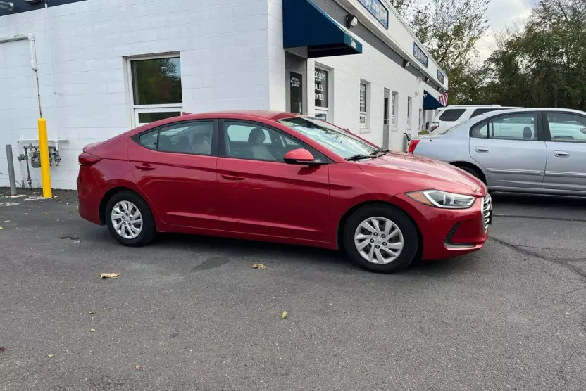 2017 Hyundai Elantra SE photo 1