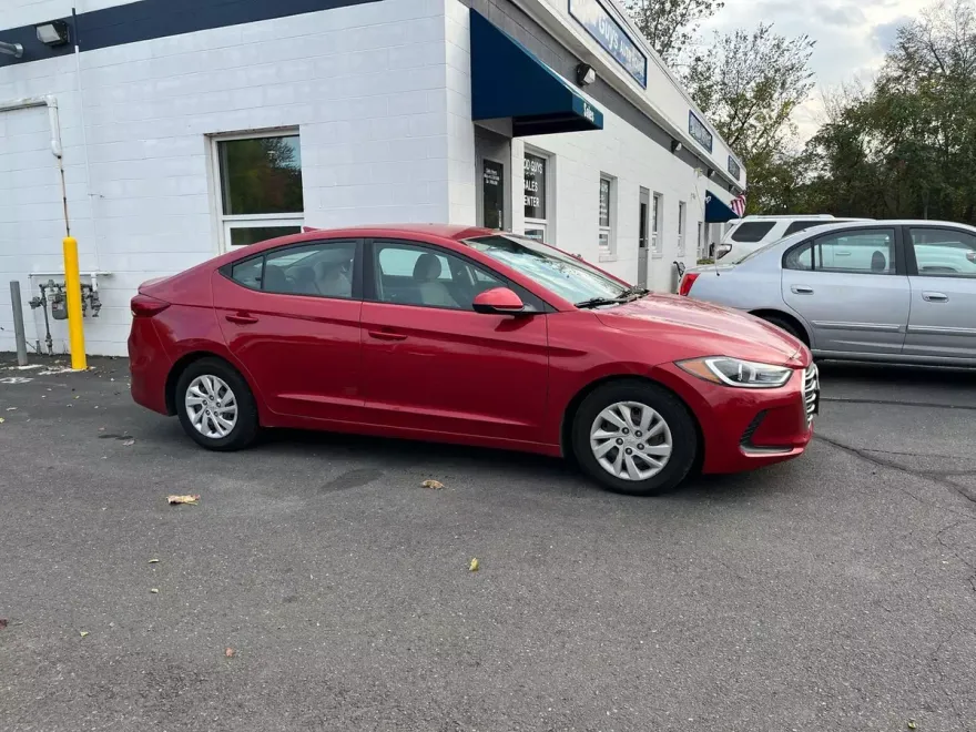 2017 Hyundai Elantra SE photo 1