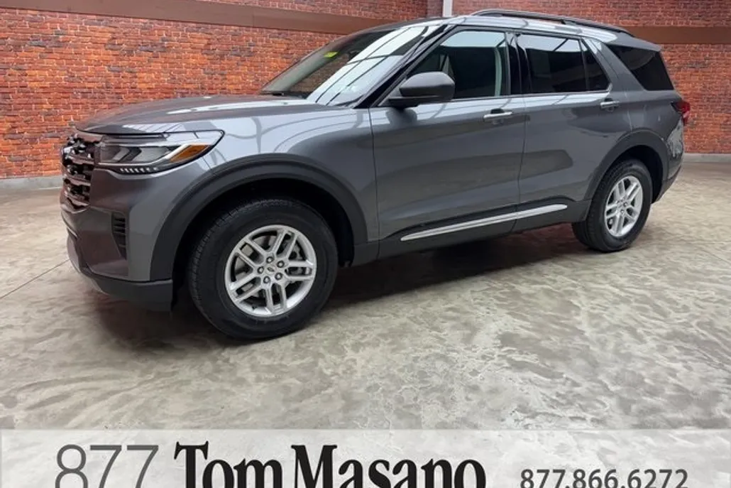2025 Ford Explorer photo 1