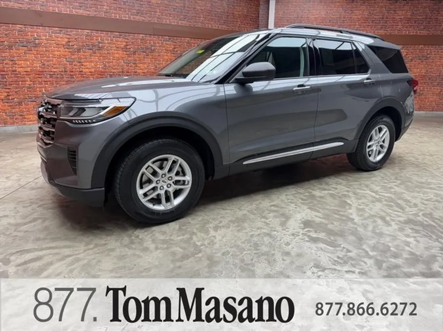 2025 Ford Explorer photo 1