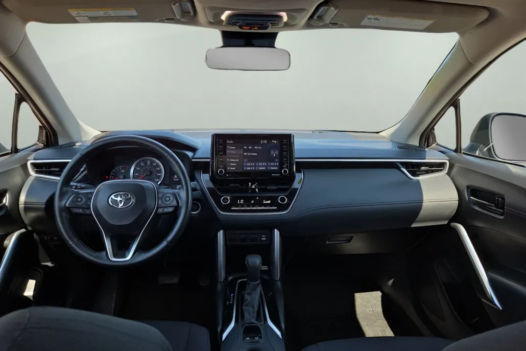 2022 Toyota Corolla Cross LE photo 1