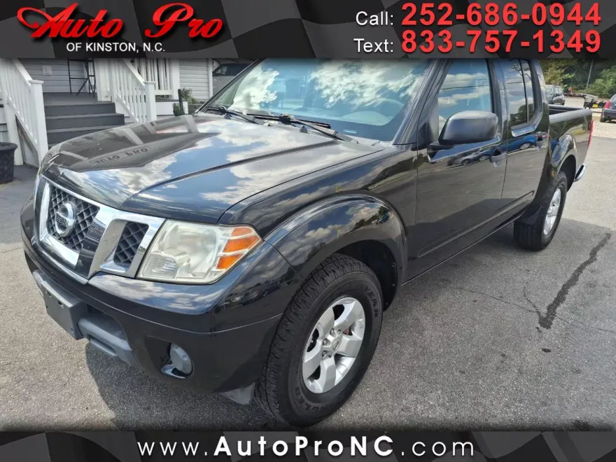 2013 Nissan Frontier Crew Cab SV photo 1