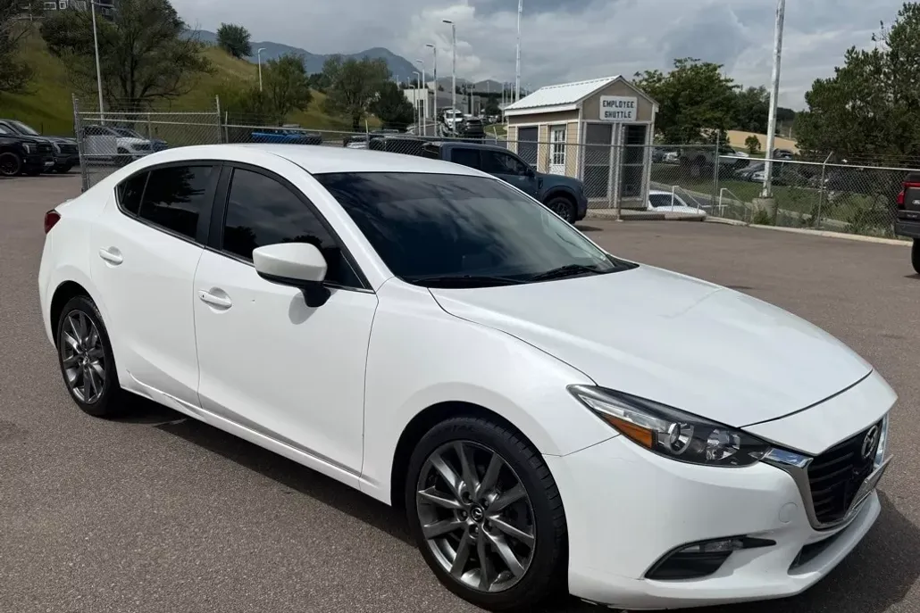 2018 Mazda Mazda3 Touring photo 1