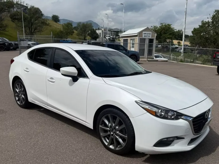 2018 Mazda Mazda3 Touring photo 1