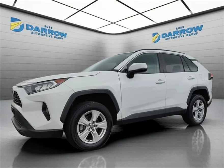 2021 Toyota RAV4 XLE photo 1