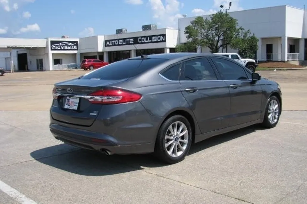 2017 Ford Fusion SE photo 1