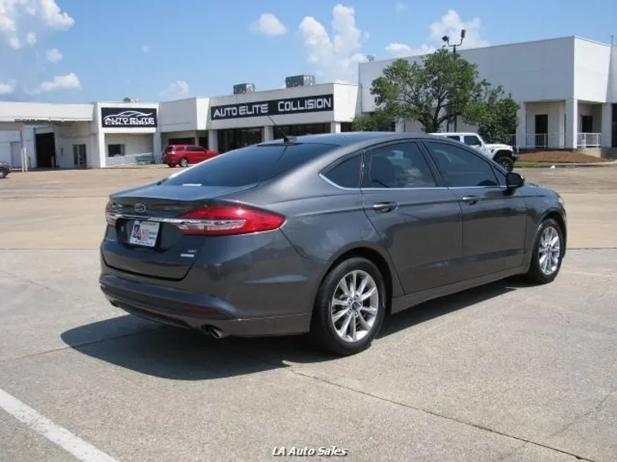 2017 Ford Fusion SE photo 1