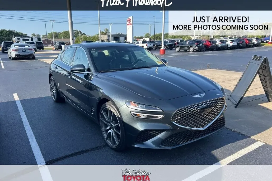 2023 Genesis G70 2.0T photo 1