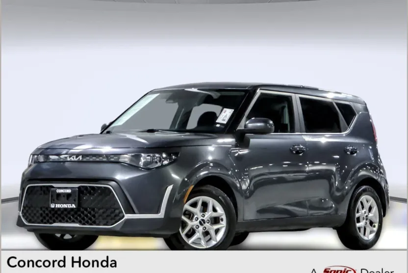 2023 Kia Soul LX photo 1