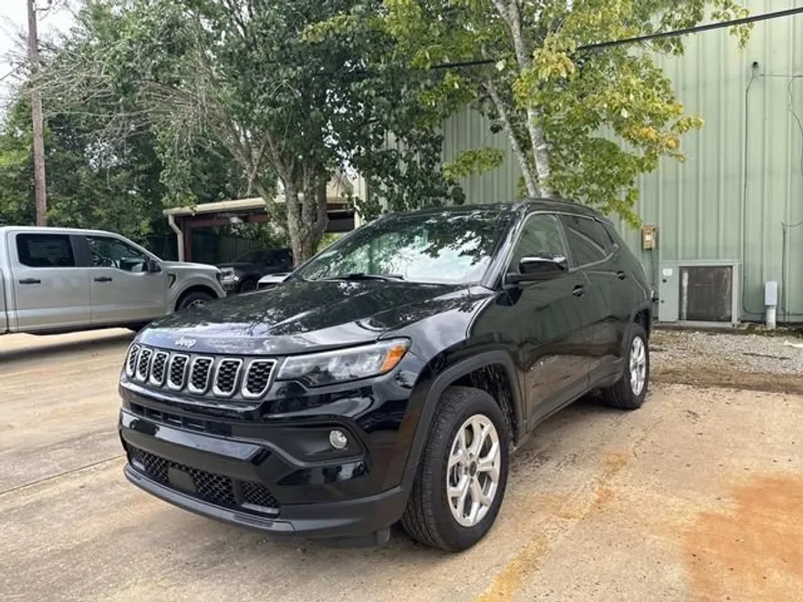 2025 Jeep Compass Latitude photo 1