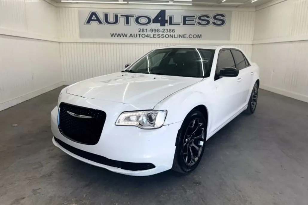 2018 Chrysler 300 Touring photo 1