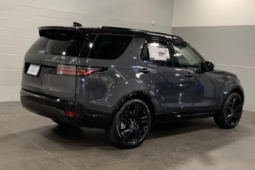 2025 Land Rover Discovery SE photo 1