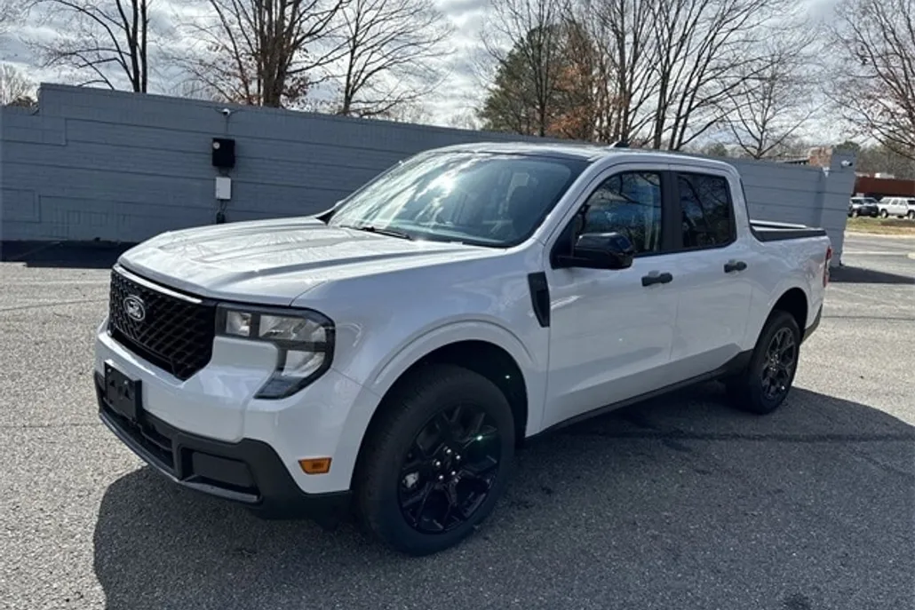 2025 Ford Maverick XLT photo 1