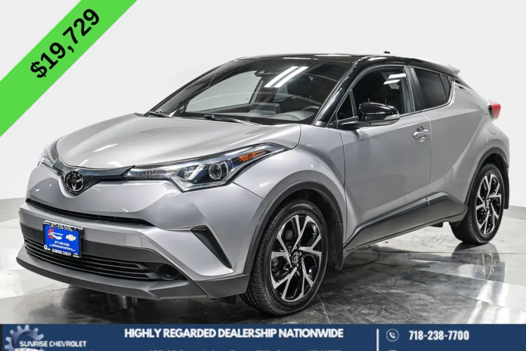 2019 Toyota C-HR LE photo 1