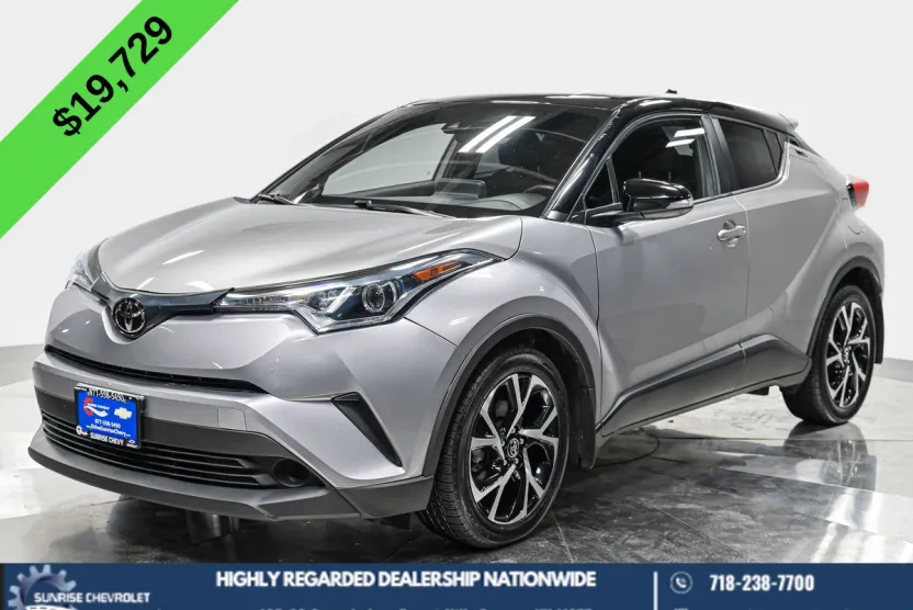 2019 Toyota C-HR LE photo 1