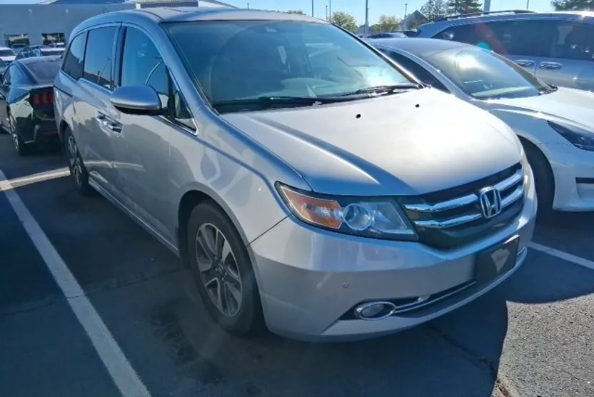 2015 Honda Odyssey Touring Elite photo 1