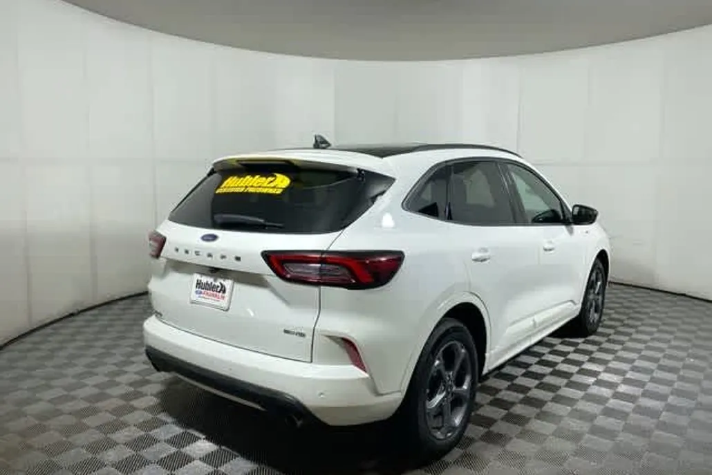 2023 Ford Escape ST-Line photo 1