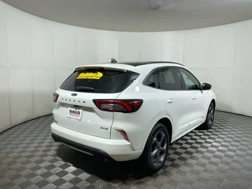 2023 Ford Escape ST-Line photo 1