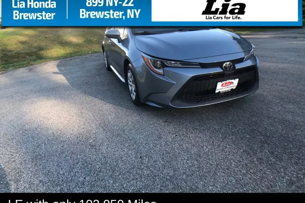 2020 Toyota Corolla LE photo 1