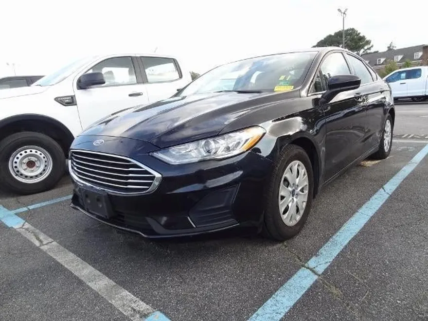 2019 Ford Fusion S photo 1