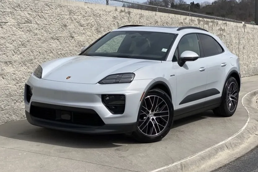2025 Porsche Macan Electric 4 photo 1