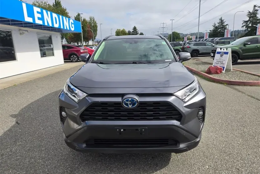 2020 Toyota RAV4 Hybrid XLE photo 1
