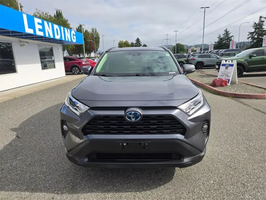 2020 Toyota RAV4 Hybrid XLE photo 1