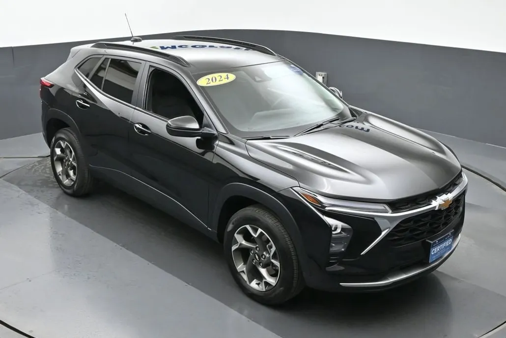 2024 Chevrolet Trax LT photo 1