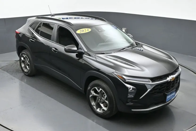 2024 Chevrolet Trax LT photo 1